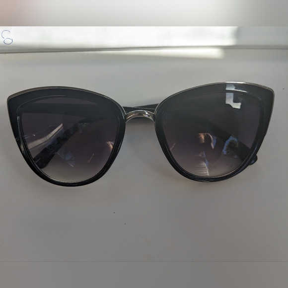 Vintage Accessories - Stylish Sunglasses